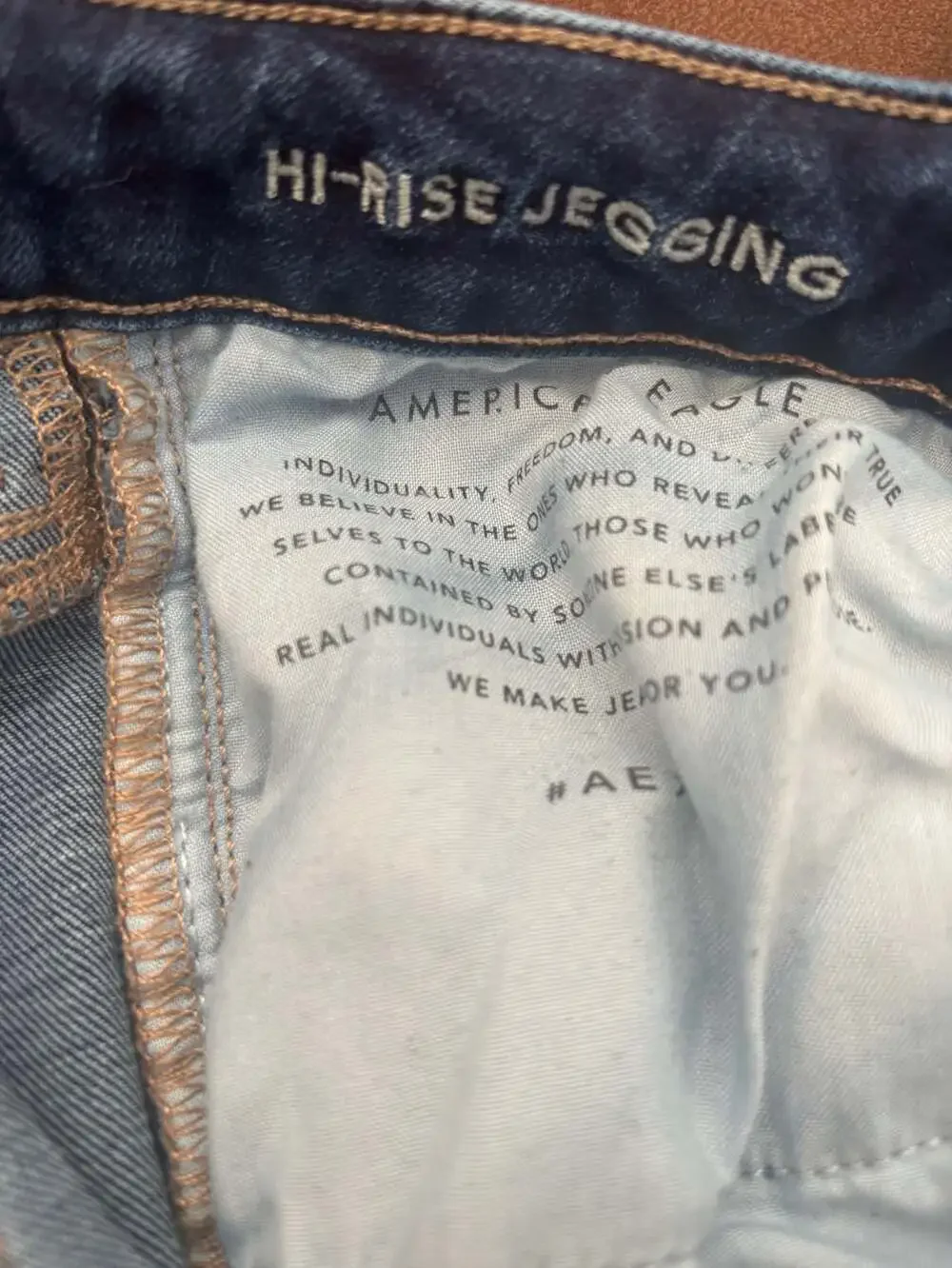 Lot of 3 Womens Designer Jeans - Levi's, American Eagle, and Express - Picture 4 of 7